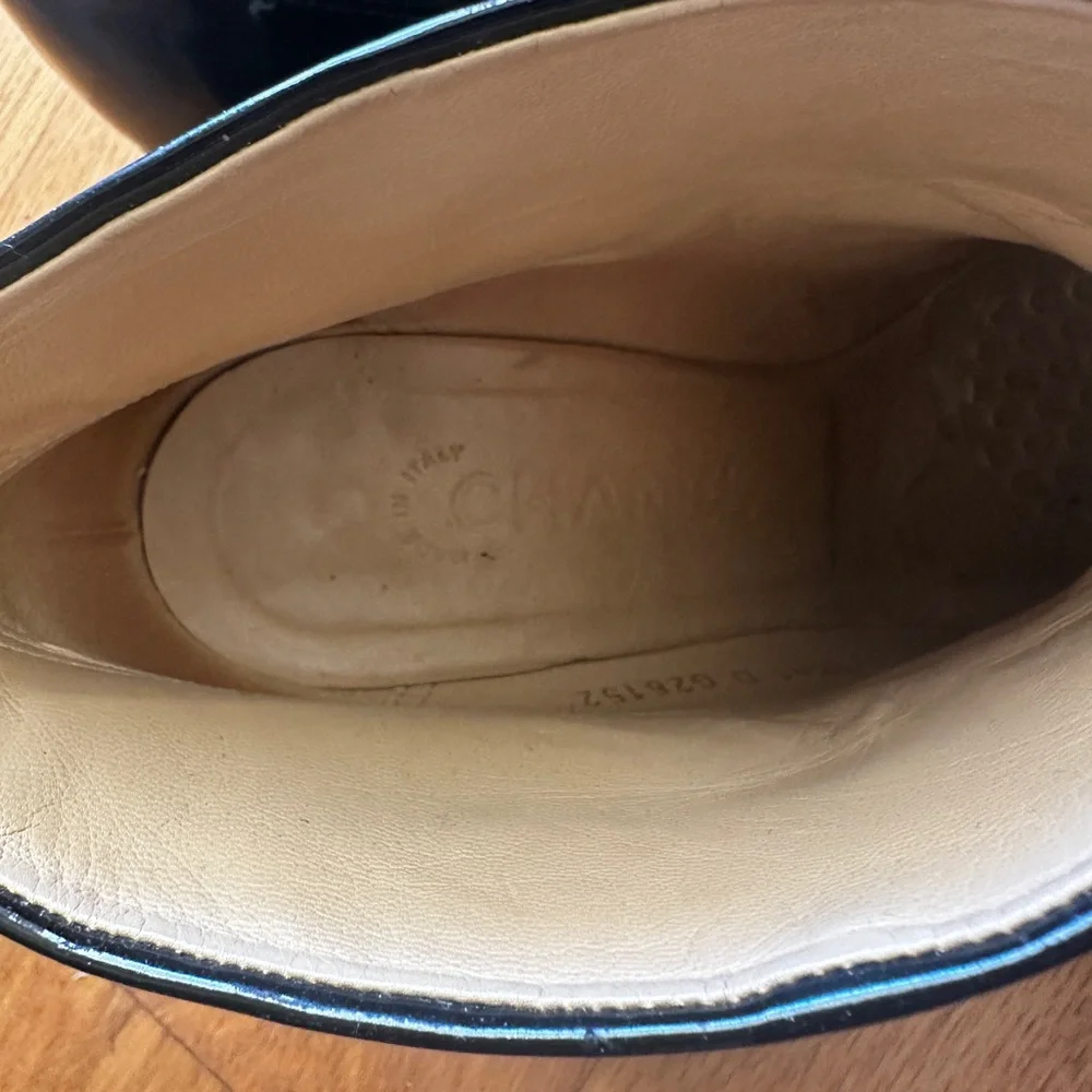 CHANEL patent ankle boots size 39.5/8.5 - Picture 6 of 10